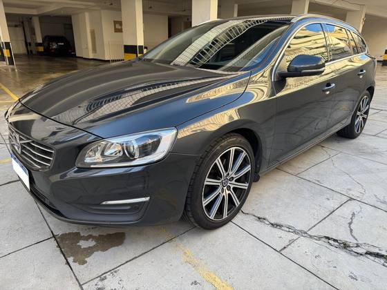 VOLVO V60 2.0 T4 MOMENTUM GASOLINA 4P AUTOMÁTICO